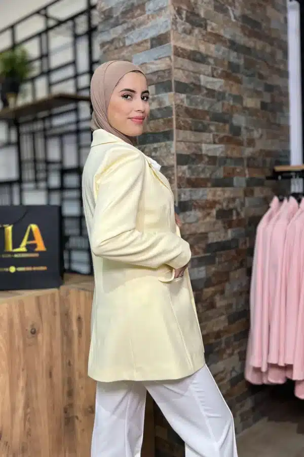 Veste rose  cintrée croisée aux boutons dorés - Image 12