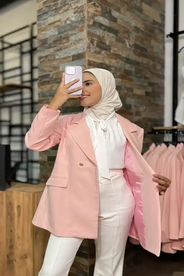 Veste rose  cintrée croisée aux boutons dorés - Image 3